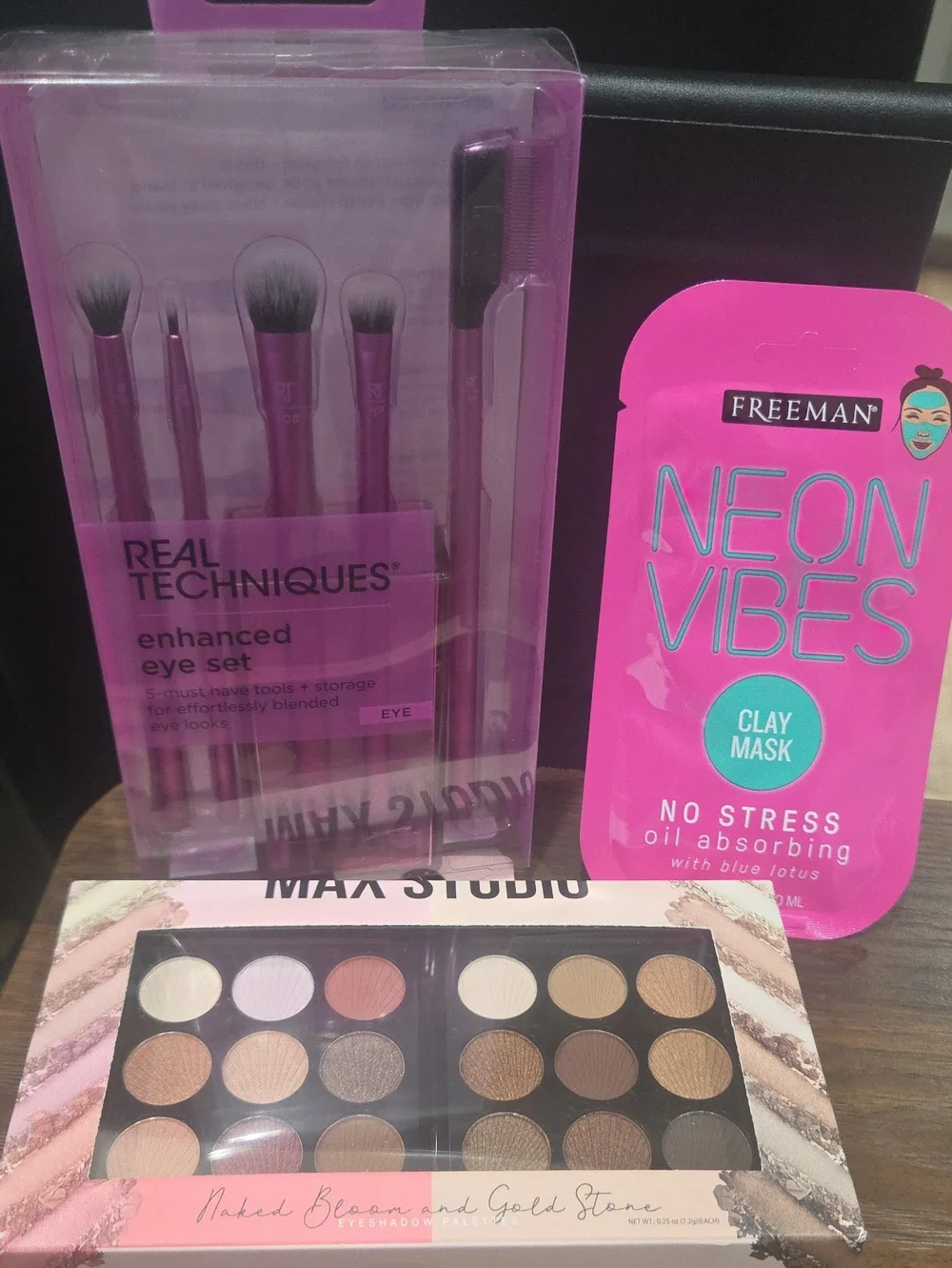 NWT 3pc Beauty Bundle Real Techniques Brushes Max Studio Eyeshadow Freeman Mask